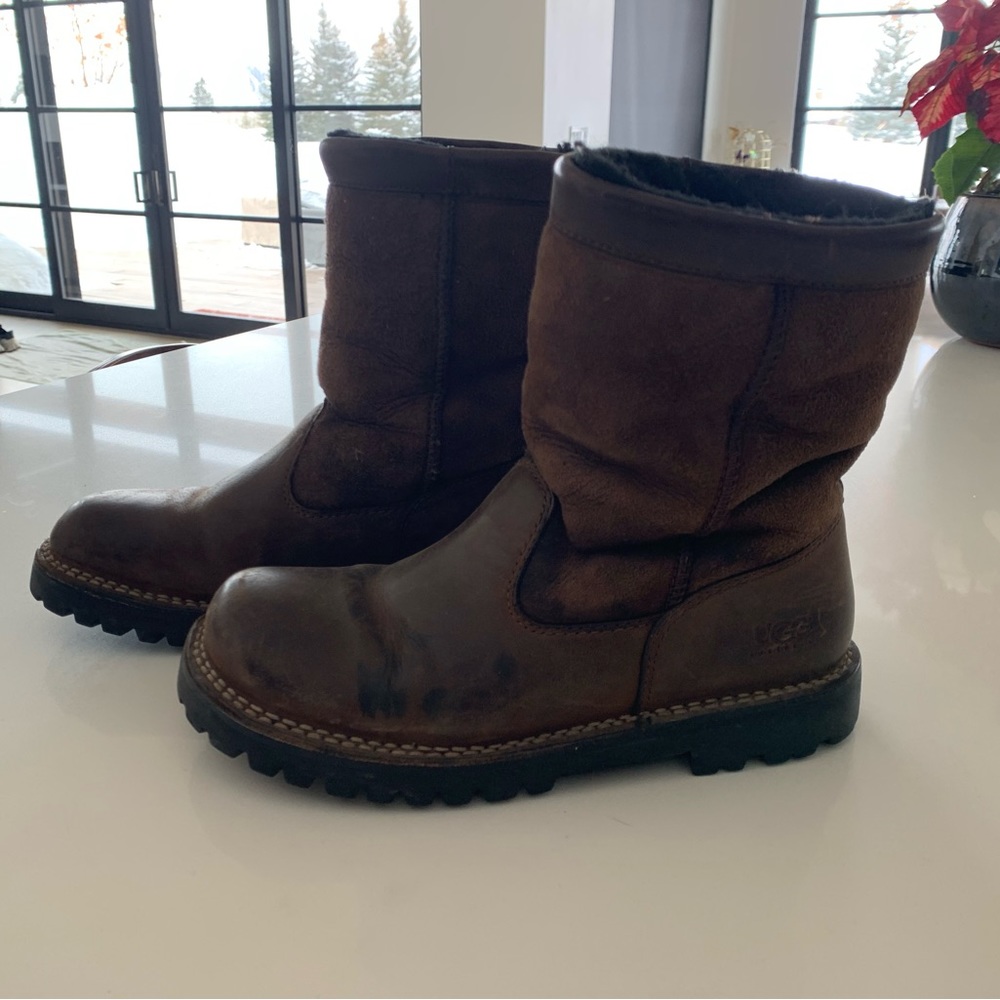 UGG 5319 Beacon Brown Leather & Suede Boots. Women’s size 7